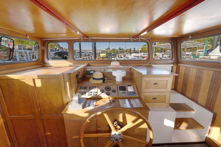 Chambre sur un bateau authentique avec terrasse privée à Paris in Asnières-sur-Seine, Hauts-de-Seine