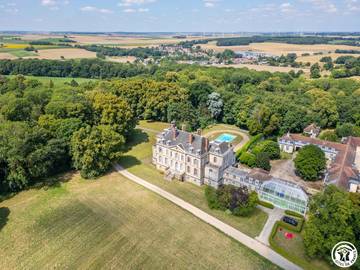 Gîte pour 6 personnes, avec terrasse ainsi que piscine et jardin à Cuvilly