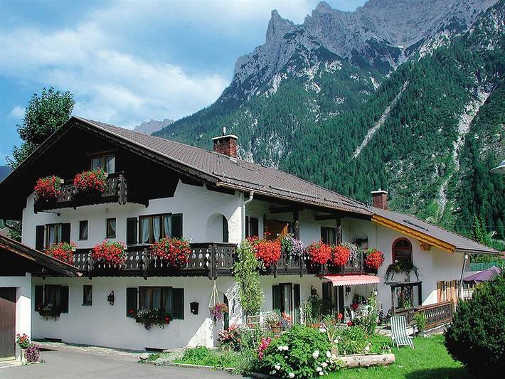 Ferienwohnung für 2 Personen, mit Balkon und Sauna sowie Ausblick in Alpenwelt Karwendel