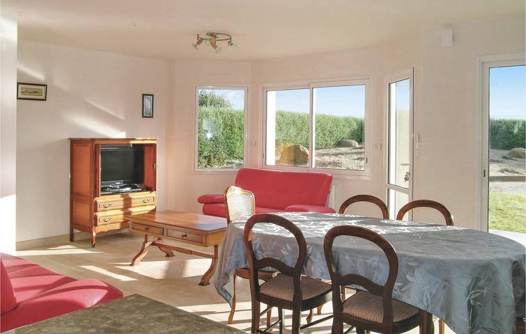 Gemme côtière - 100m² avec parking, TV, pêche et jardin in Kerlouan, Région de Brest