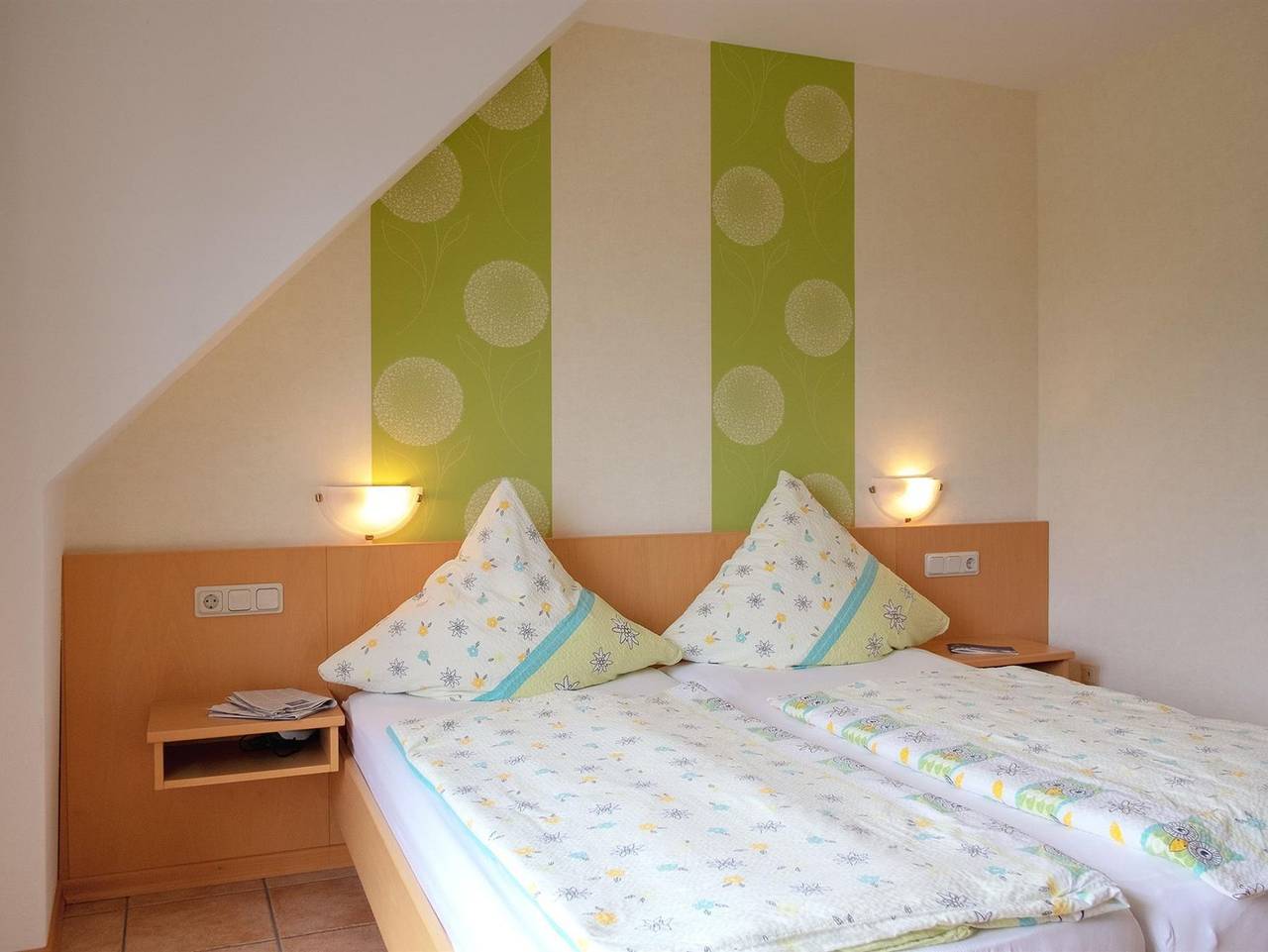 Pension Weingut zur Traube - Doppelzimmer mit Balkon in Osann-Monzel, Bernkastel-Kues & Umgebung