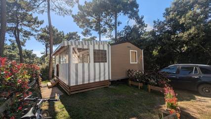 Camping pour 6 personnes, avec terrasse ainsi que piscine et jardin, animaux acceptés à Les Mathes