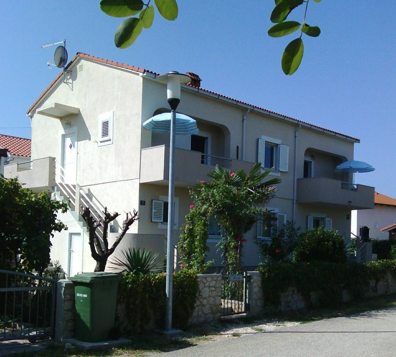 Ganze Wohnung, 1-Zimmer-Ferienwohnung mit Terrasse Nin, Zadar A-15861-a in Nin, Zadar