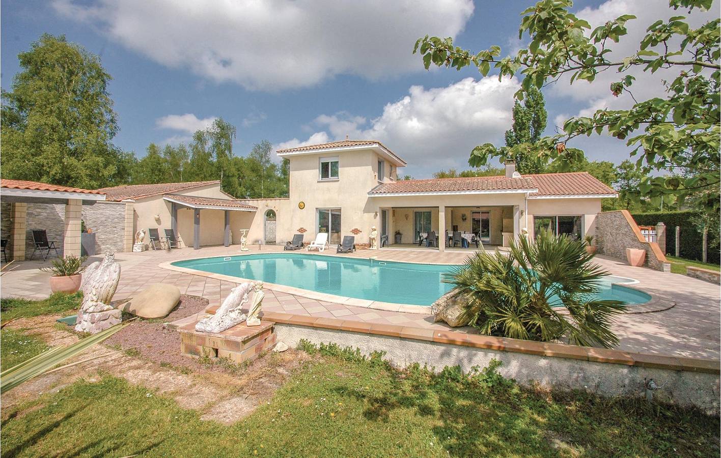 Retraite au bord de la piscine près de Saint-Vivien in Saint-Vivien-de-Médoc, Région de Lesparre-Médoc