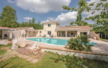 Gîte pour 8 personnes, avec piscine et jardin à Saint-Vivien-de-Médoc