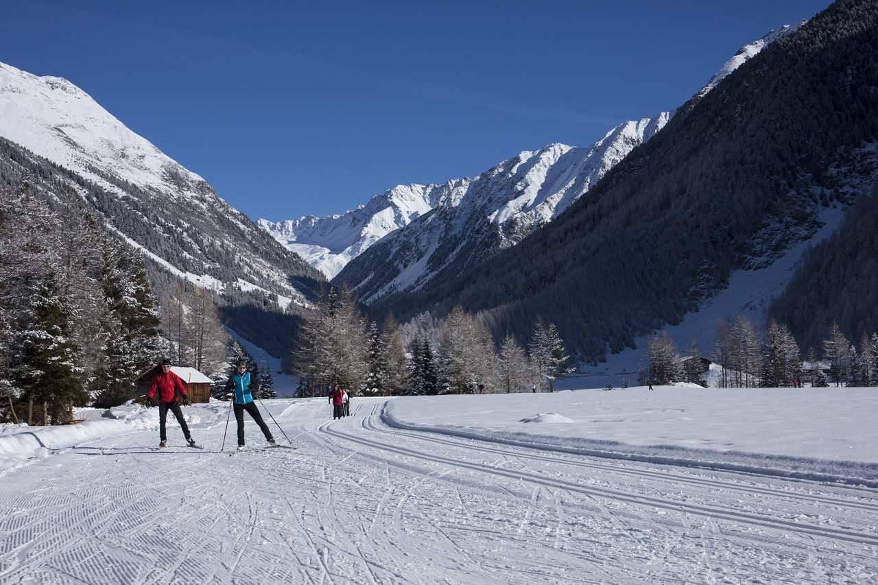 Ganze Ferienwohnung, Doppelzimmer mit Dusche/Wc und Zustellbett in Stubaier Alpen, Längenfeld