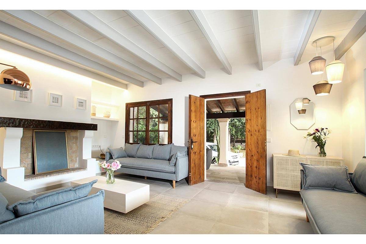 Finca "Las Encinas" with Mountain View, Pool, Wi-Fi, Air Conditioning & Garden in el Vilà, Pollença