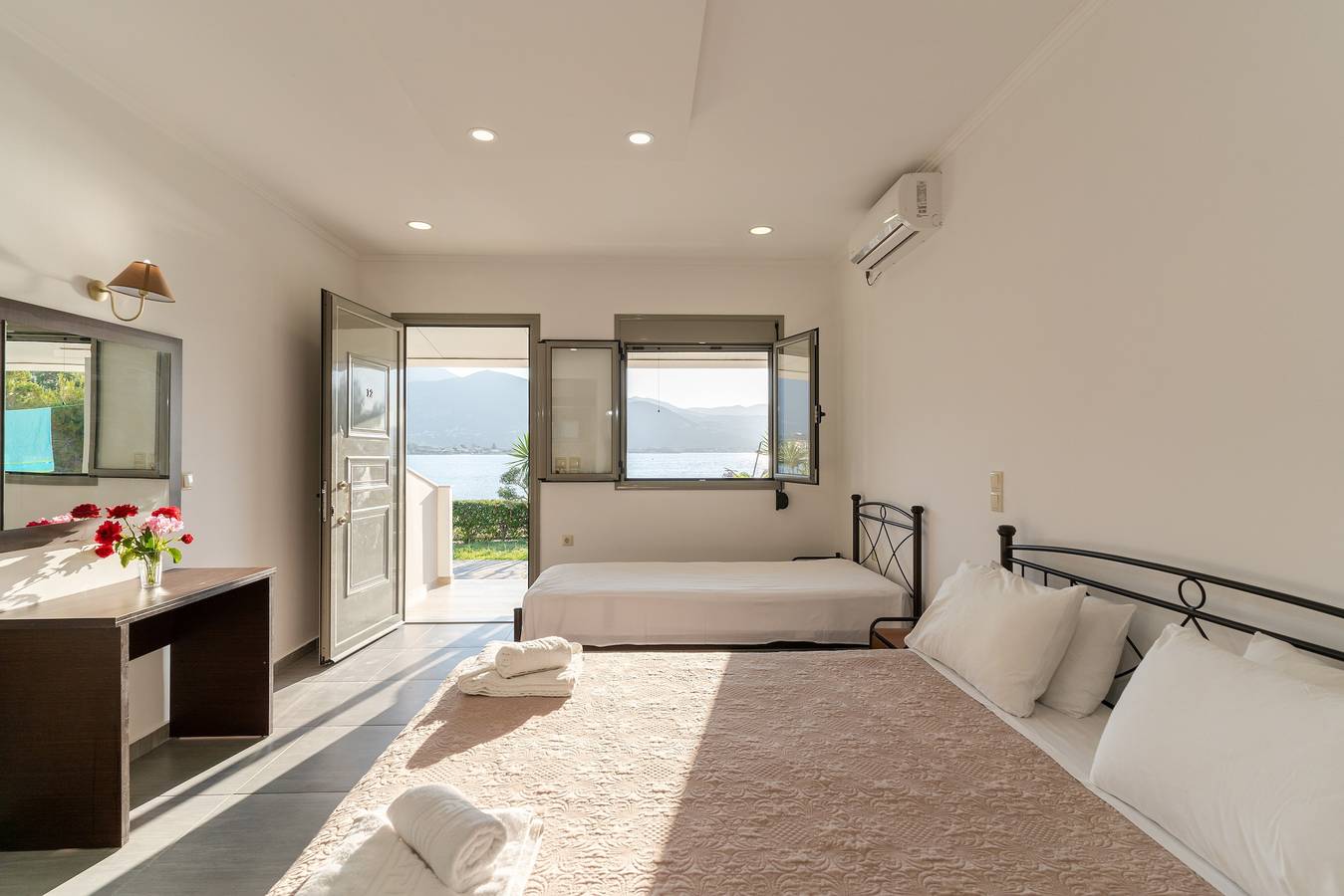 Beach House Apartment By The Sea 1 con Vista Mare, Wi-Fi e Aria Condizionata in Alykanas, Alykes