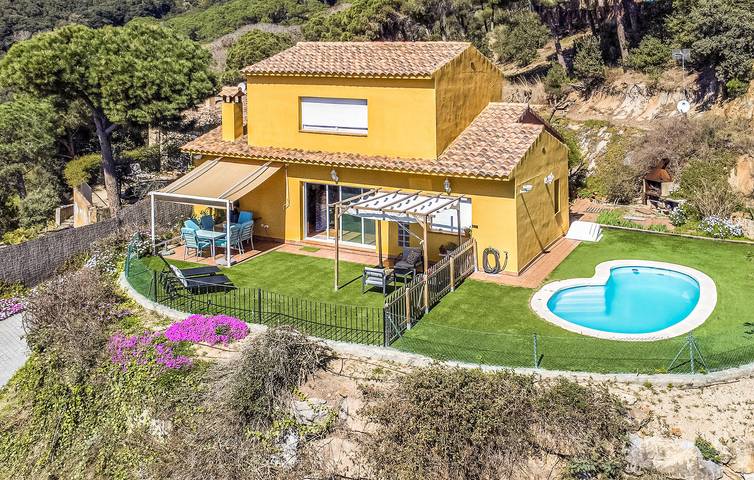 Apartamento con vistas al mar, piscina y terraza, a 2,5 km de Arenys de Munt in Supermaresme, Arenys de Munt