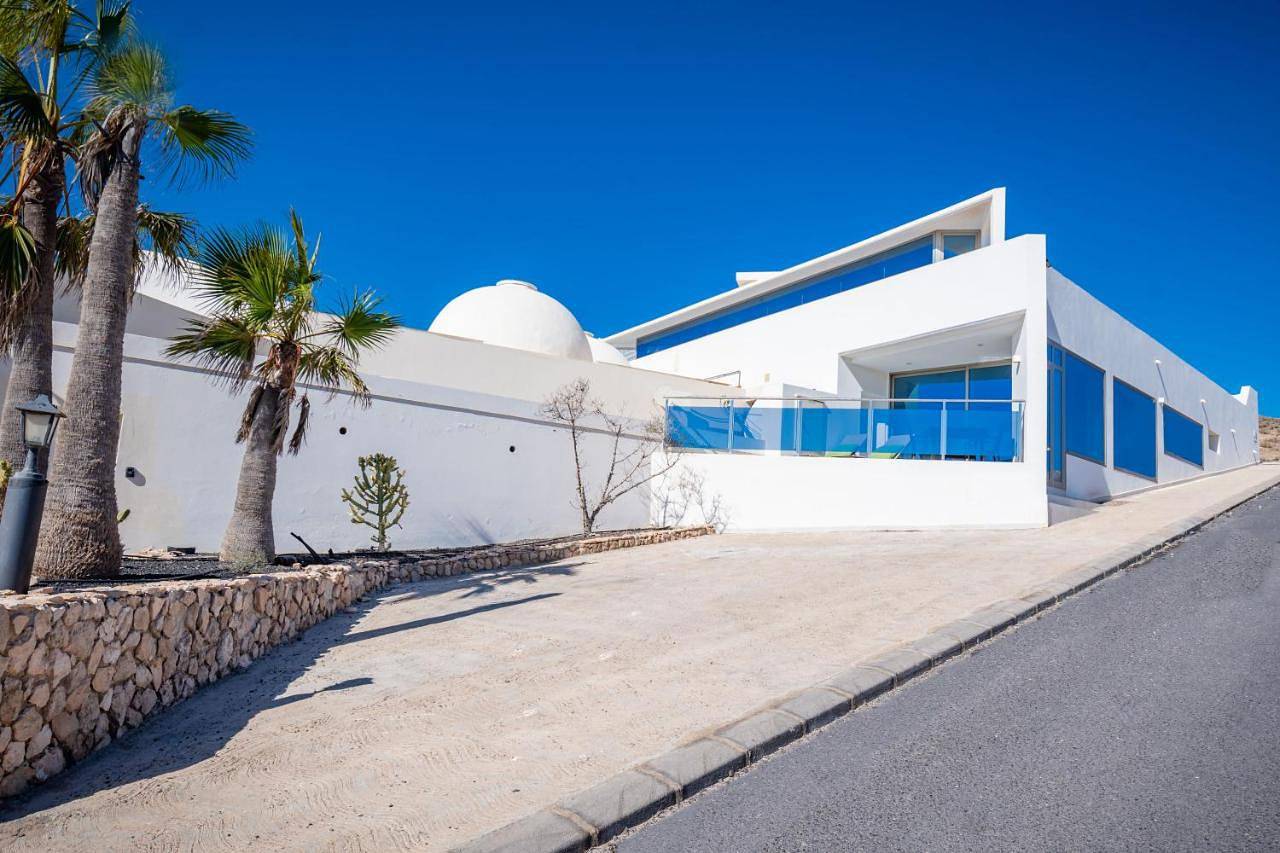 Villa Selene heated Indoor Pool in Playa Esmeralda Norte, Pájara