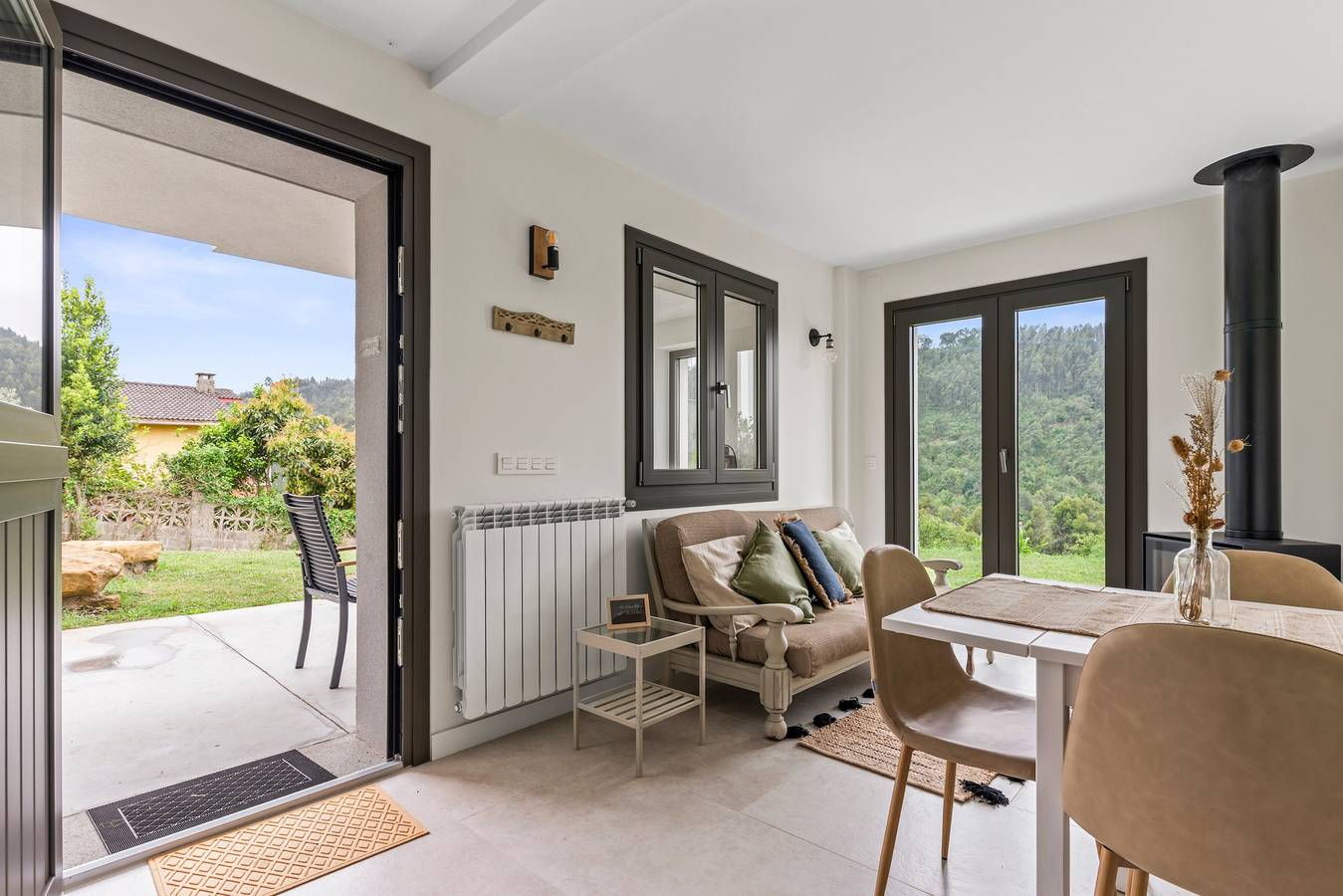 Ganze Wohnung, Apartment „Tierra“ mit Meerblick, privater Terrasse und Wlan in Villaviciosa, Costa Verde (Spanien)