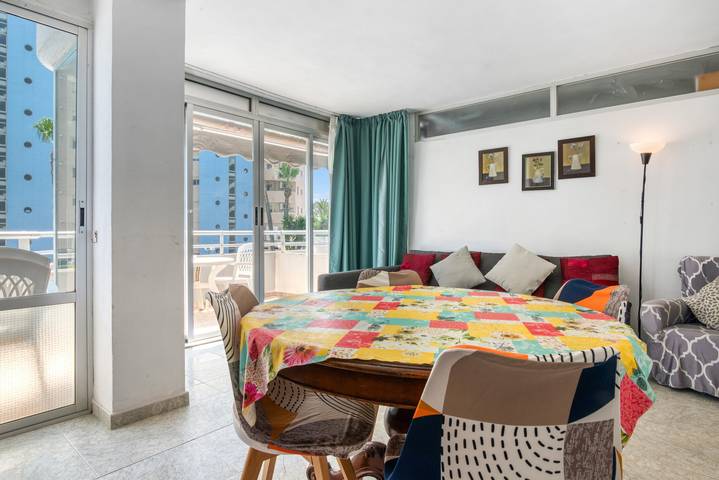 Apartamento entero, Apartamento 'Aguamarina B' con piscina compartida, Wi-Fi y aire acondicionado in Playa la Fossa, Calpe