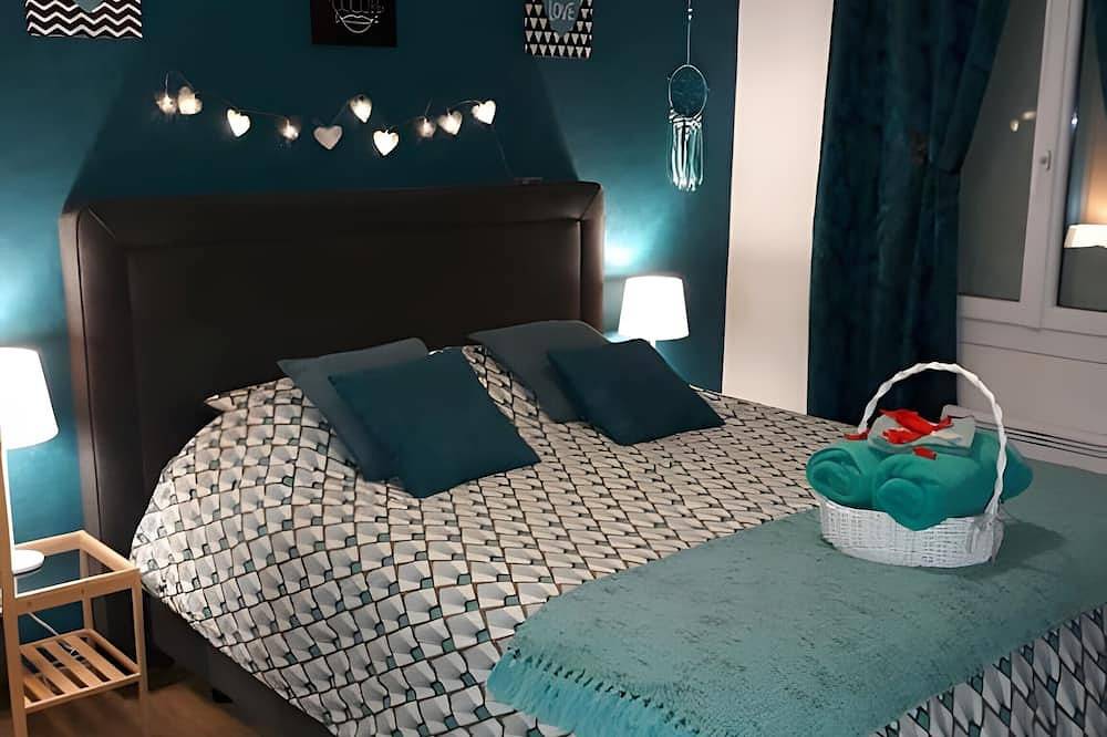 Chambre d’hôtes « Balnéo Spa Cœur À Cœur » avec piscine privée, Wi-Fi et climatisation in Carsan, Région de Nîmes