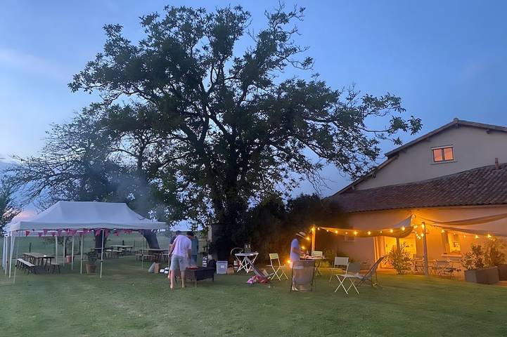 Location de vacances pour 14 personnes, avec Terrasse et Jardin à Civrieux (Ain)