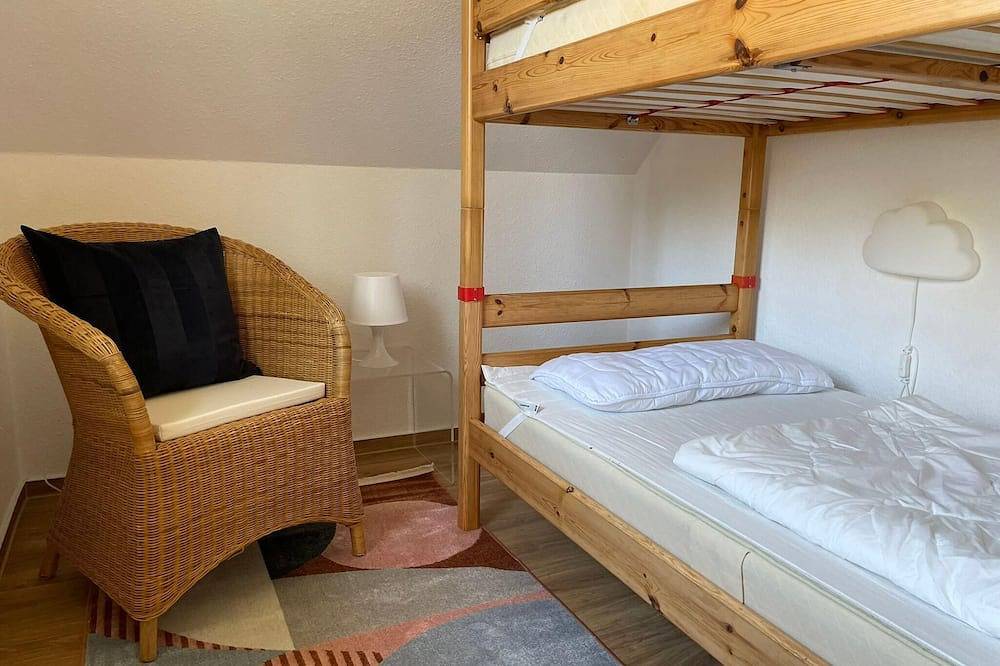 Ganze Wohnung, Ferienwohnung \"Nils Holgerson\" mit Balkon zwischen Strand, Wald & Wiese im Südosten der Insel Rügen! in Gustow, Stralsund Umland