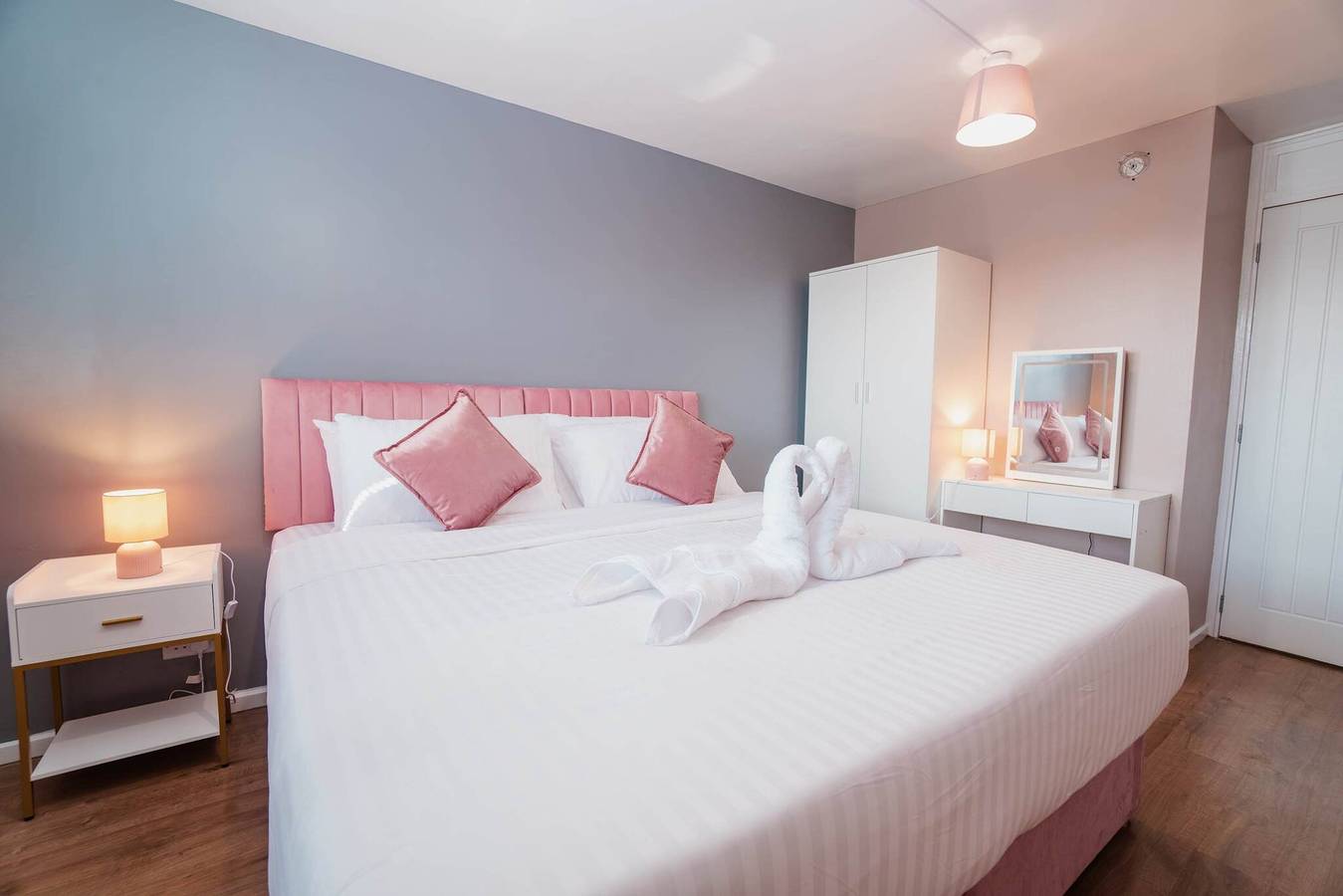 Entire apartment, Free Parking 2Br Sleeps 5 Close to Jr Hospital in Oxford, Oxfordshire