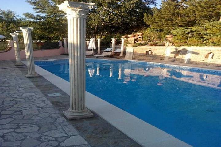 Casa vacanza per 6 persone, con piscina e giardino nonché terrazza in Tagliacozzo