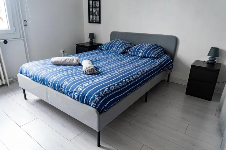 Apartamento de vacaciones para 6 personas, con terraza además de jardín y vistas - 1
