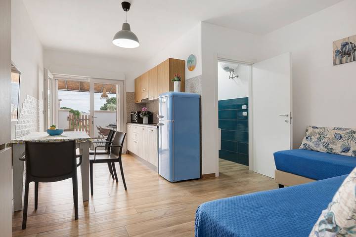 Villa Dafne No.2 with Sea View, Wi-Fi and Air Conditioning 'Residence Pietrantonio' in Taranto, Gulf of Taranto