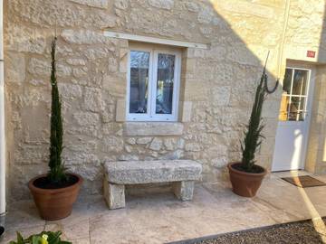 Gîte pour 4 personnes, avec terrasse et vue à Saint-Laurent-des-Combes