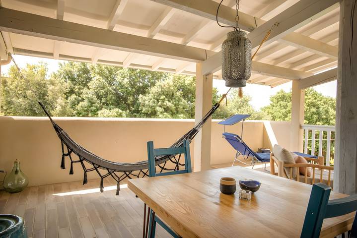 Appartamento per 3 persone con ampia terrazza e accesso a piscina interna in Castillon-du-Gard, Nimes e dintorni