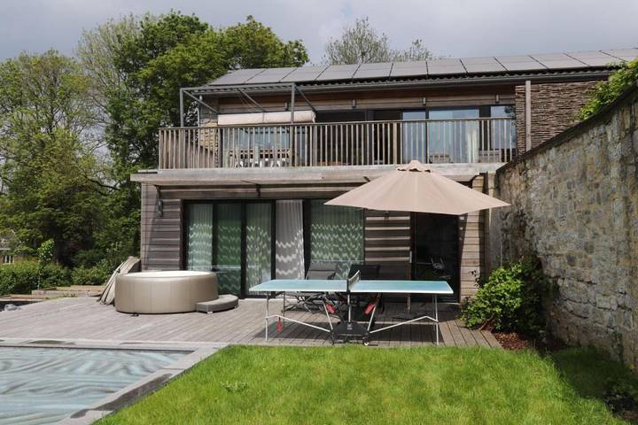 Location de vacances pour 6 personnes, avec Jacuzzi ainsi que Terrasse et Jardin dans Dolembreux
