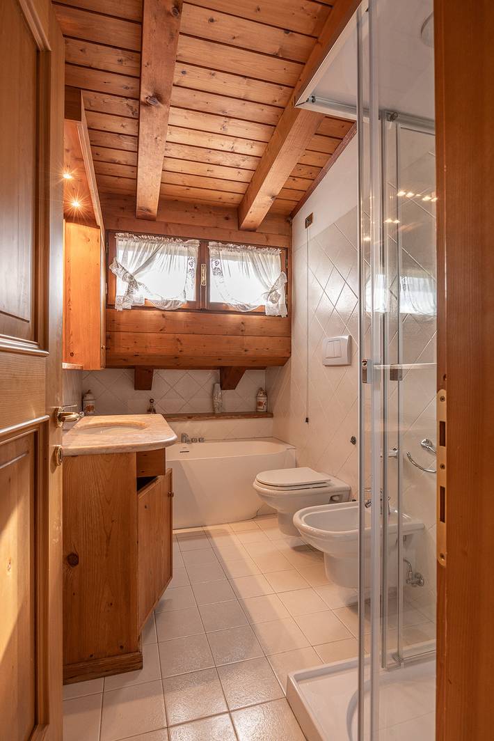 Ganze Wohnung, Casa Belvedere 2 attic mit Dolomites view in San Vito di Cadore, Dolomiti Superski