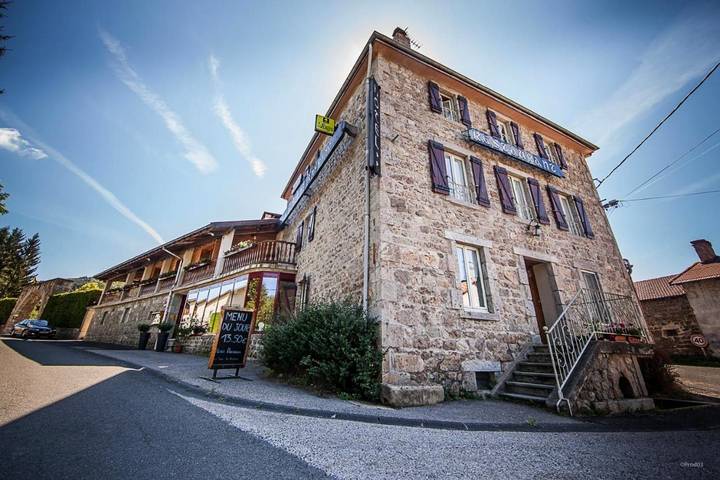 Hôtel pour 2 personnes, avec sauna ainsi que piscine et terrasse à Saint-Romain (Puy-de-Dôme)