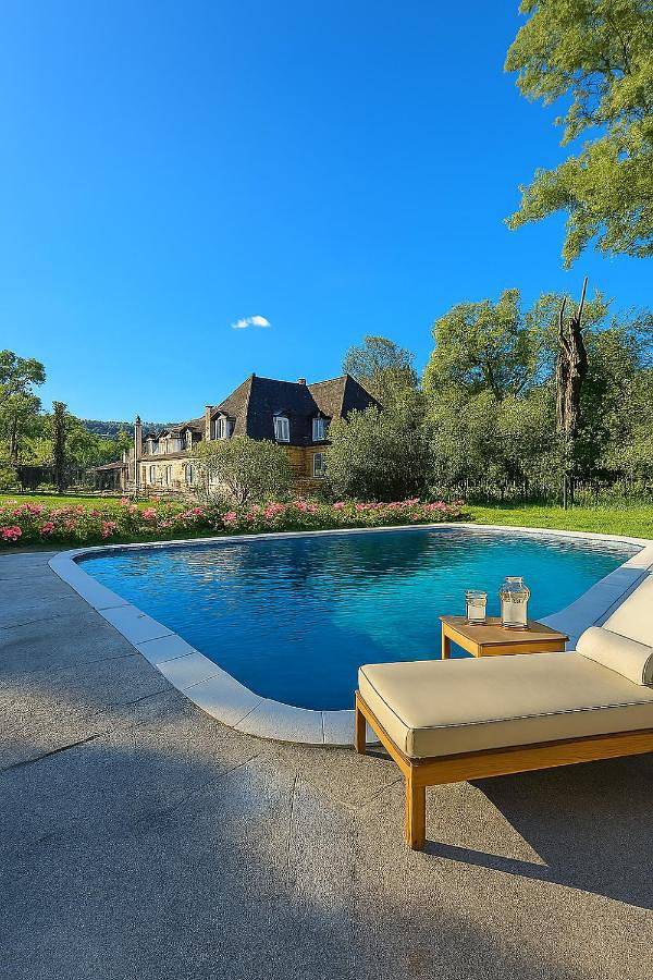 Hôtel pour 10 personnes, avec jacuzzi ainsi que piscine et jardin à Vault-de-Lugny - 4