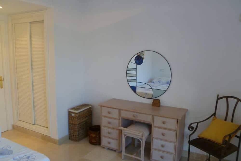 Entire apartment, Apartment Golf Club Los Arqueros near Puerto Banus - 2 bedrooms- Internet -Uk Tv in Los Arqueros Golf and Country Club, Benahavís