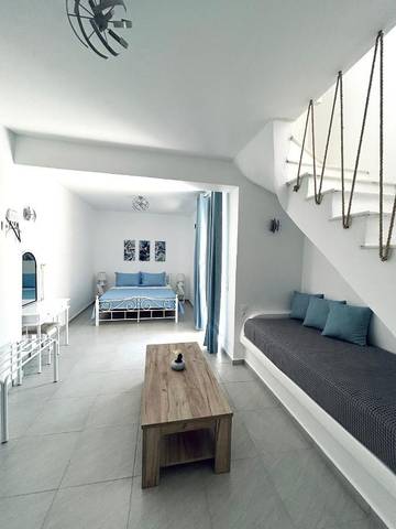 Gîte pour 2 personnes, avec jardin ainsi que balcon et vue dans Antiparos Ville