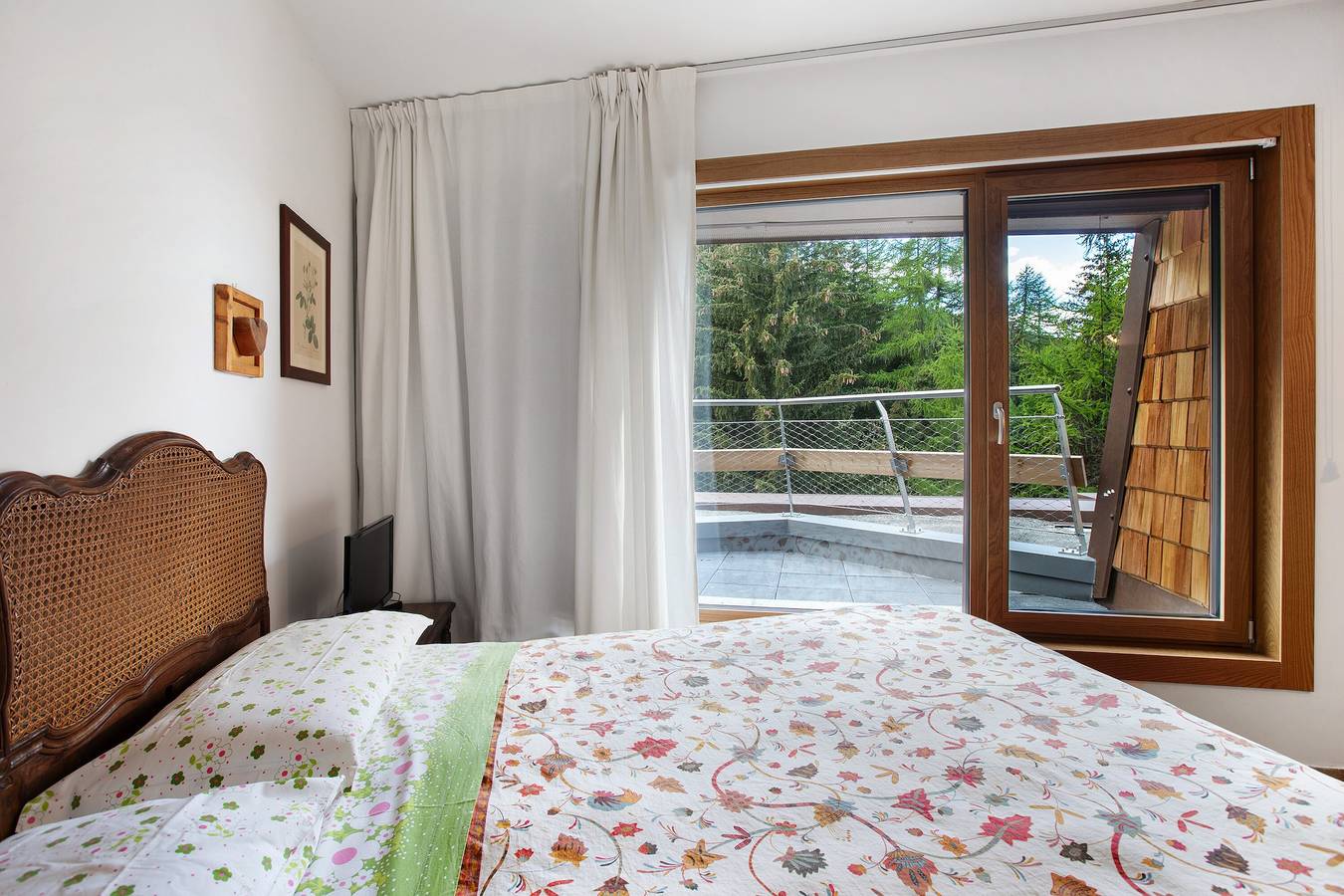 Entire apartment, Apartment 'Pino' with Mountain View, Private Terrace and Shared Garden in Pila (Aosta), Comune di Gressan