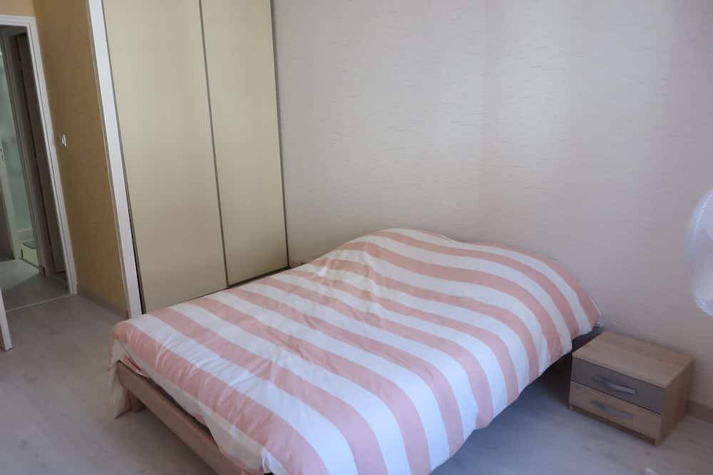 Ganze Wohnung, 4-bed apartment ideally located 10 minutes walk from the lake in Clairvaux-les-Lacs, Jura