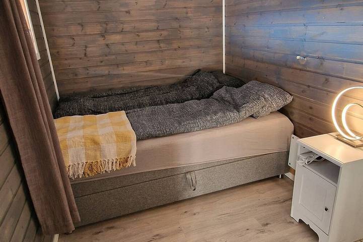 Cosy cabin nearby Bardufoss Airport and Senja w/ Hottube. in Sørreisa