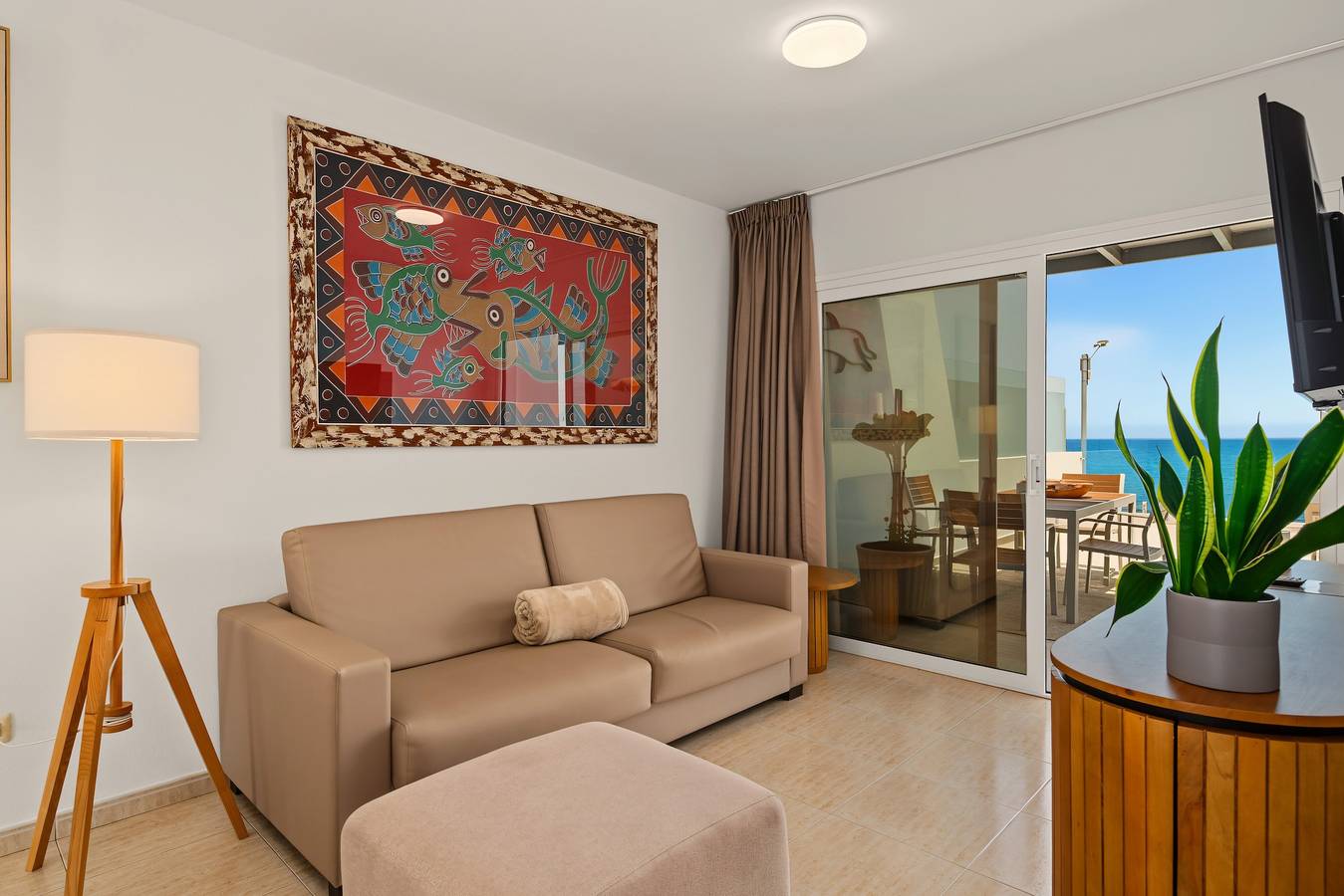 Geheel appartement, Vakantie Appartement "Callao Beach 6" met Uitzicht op Zee, Terras & Wi-Fi in Punta de las Mujeres, Haría