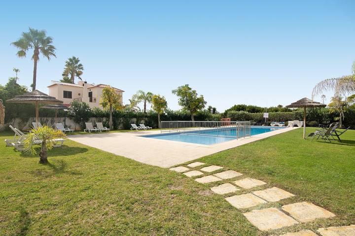 Gîte pour 4 personnes, avec balcon et bassin pour enfant à Guia