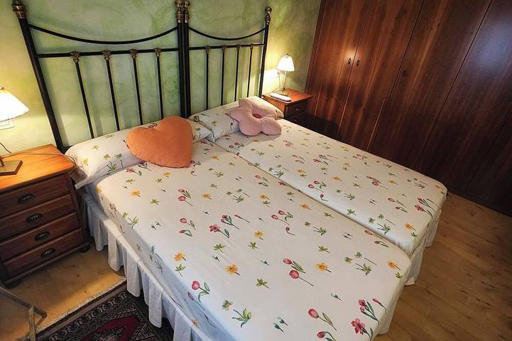 Gîte pour 8 personnes, avec terrasse et jardin à Valtierra - 4