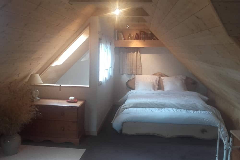 The \"Eterlou\" house-Chalet 4 km from the \"Super Lioran\" ski resort in Saint-Jacques-des-Blats, Aurillac region