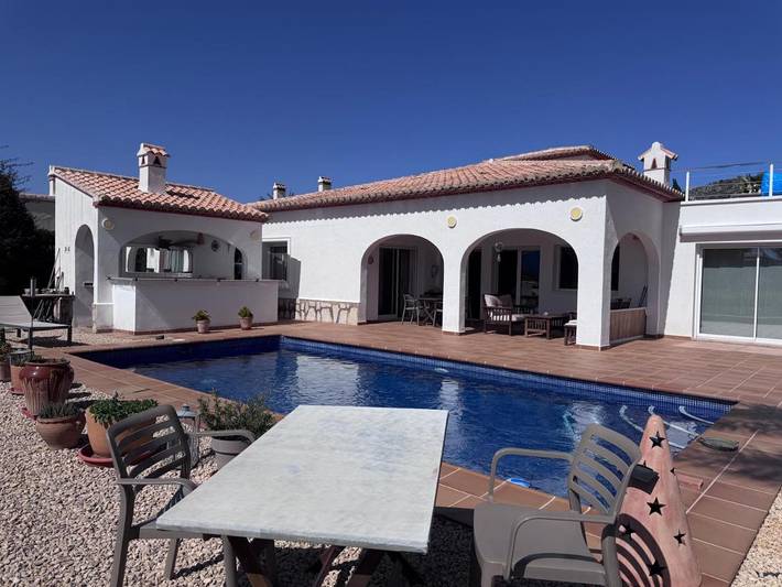 Casa rural para 5 personas, con vistas y jardín además de terraza y piscina en Beniarbeig - 3