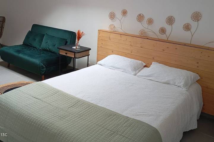 Gîte pour 3 personnes, avec piscine à Causse-de-la-Selle - 4