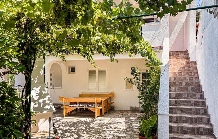 Ferienwohnung für 6 Personen, mit Terrasse in Lopar