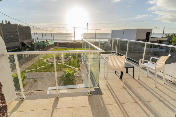 Location de vacances pour 2 personnes, avec terrasse ainsi que jardin et vue à Paul Do Mar - 2