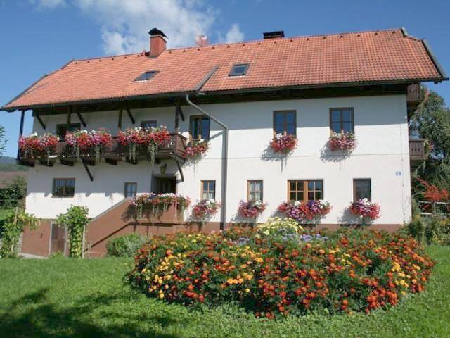 Ferienhaus für 6 Personen, mit Balkon und Garten in Wernberg