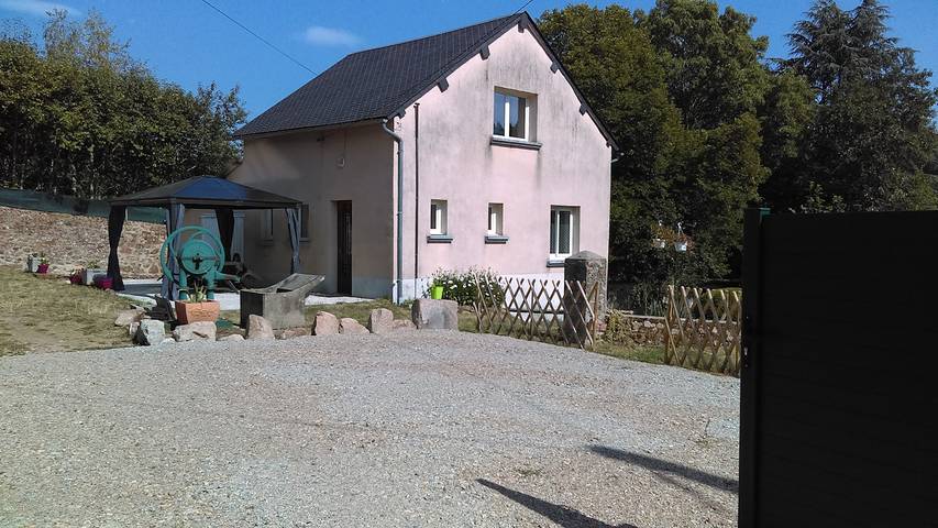 Gîte pour 4 personnes, avec terrasse et jardin, animaux acceptés