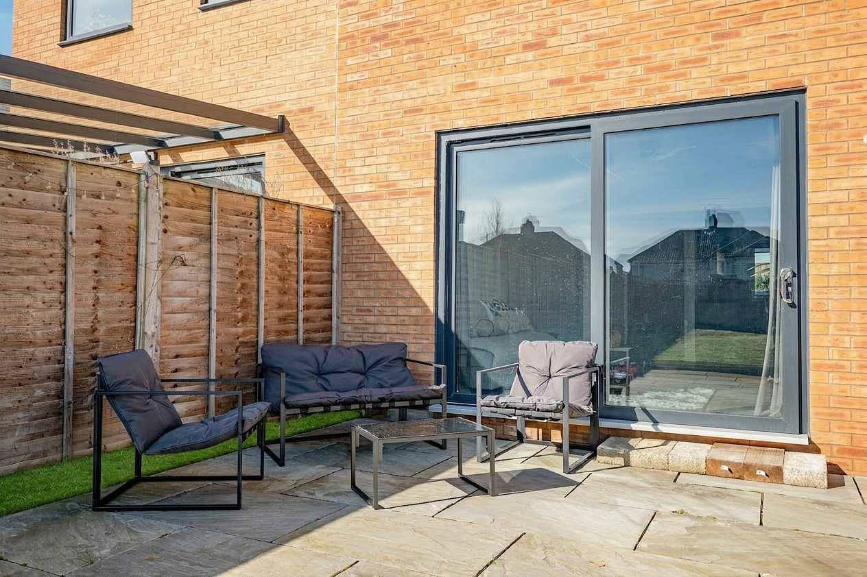 Perfect Booking | 4 Bed Home in Swindon in Stratton St. Margaret, North Wessex Downs