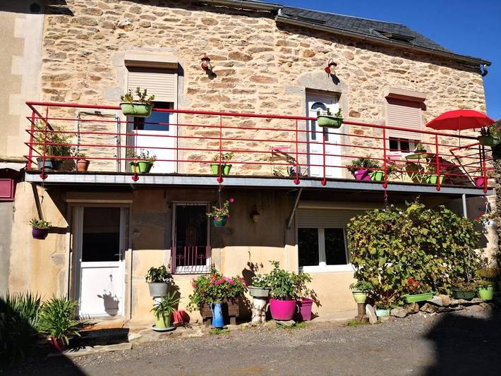 Cottage pour 3 personnes, avec vue et jardin dans Castanet (Aveyron)