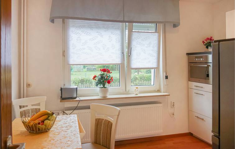 Ganze Ferienwohnung, Gemütliche Wohnung mit Terrasse und Parkplatz, 2km zum Heßloher Stadtzentrum in Lage, Kreis Lippe