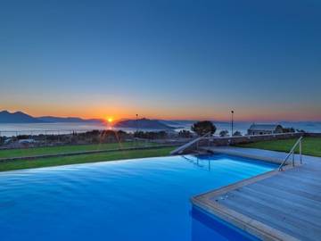 Villa for 16 People in Perdika, Aegina, Photo 3
