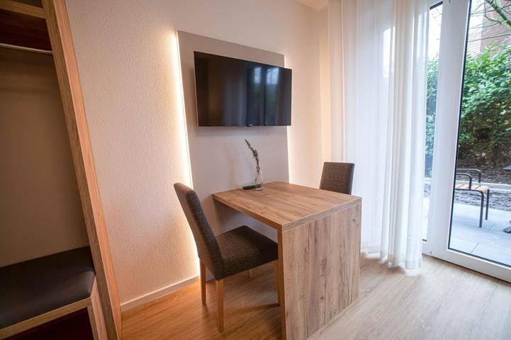 Hotel, mit Balkon und Terrasse sowie Garten und Ausblick in Lingen (Ems) - 2