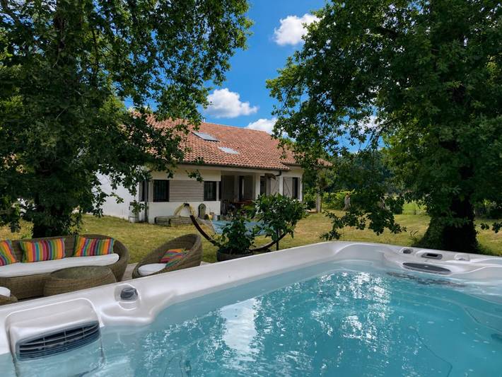 Location de vacances pour 6 personnes, avec Jacuzzi ainsi que Terrasse et Jardin dans Etang De Soustons